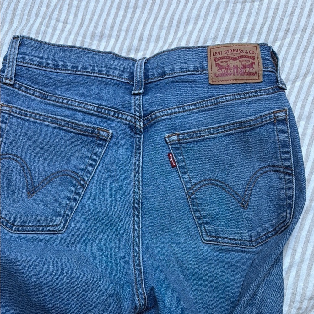 Classic Blue Denim Levi Jeans size 30 wedgie straight - Picture 3 of 6